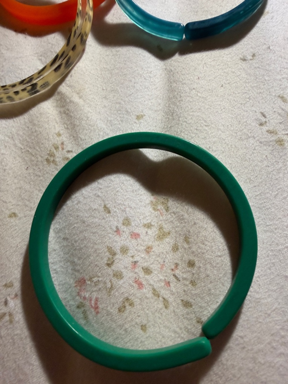 Plunder colorful resin bangle set in teal, orange, pink, white - Picture 3 of 4
